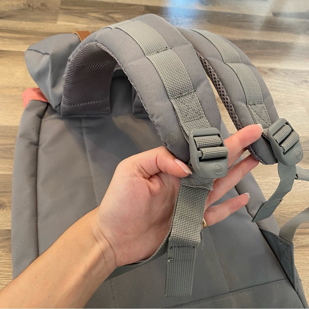 SOLD Herschel Grey Retreat Backpack - Picture 9 of 13